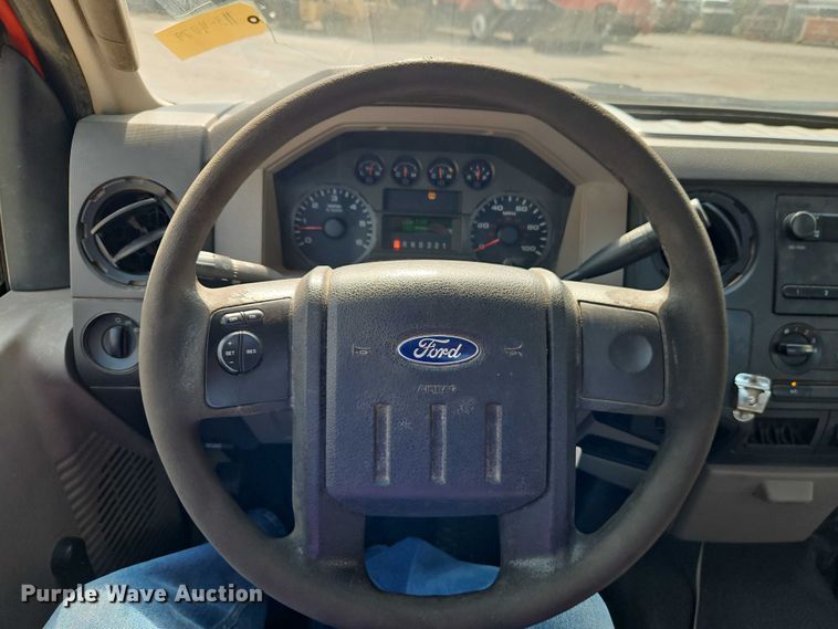 image for item DY8148 2009 Ford F250 Super Duty pickup truck