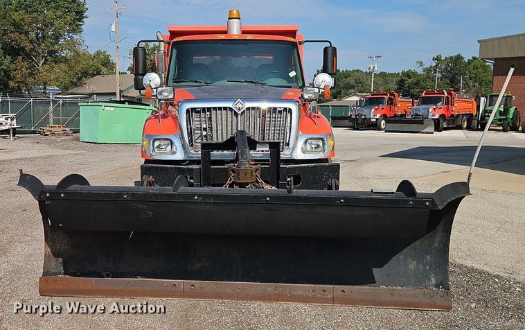 image for item DY8149 2005 International 7400 dump truck