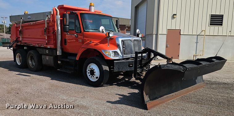image for item DY8149 2005 International 7400 dump truck