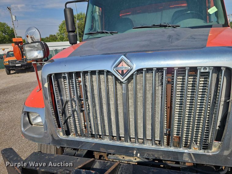 image for item DY8149 2005 International 7400 dump truck