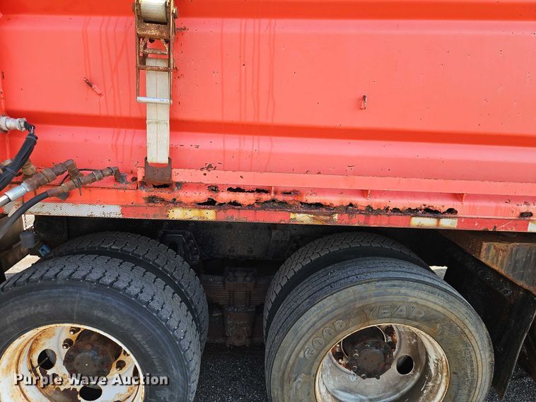 image for item DY8149 2005 International 7400 dump truck