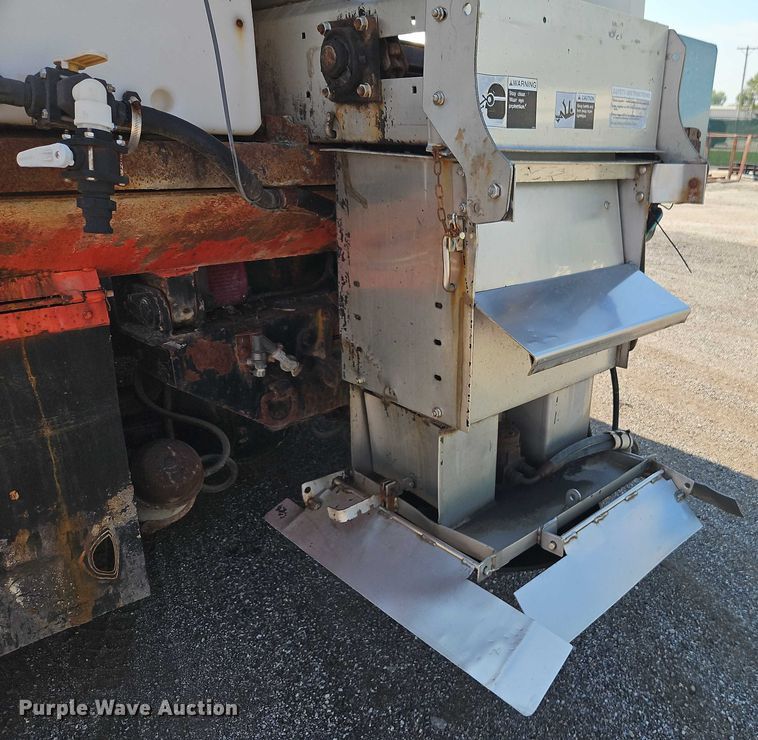 image for item DY8149 2005 International 7400 dump truck