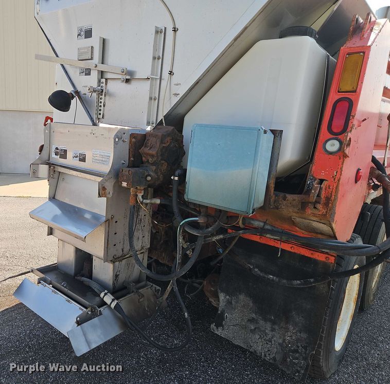 image for item DY8149 2005 International 7400 dump truck