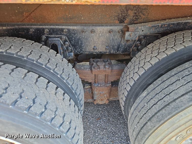 image for item DY8149 2005 International 7400 dump truck