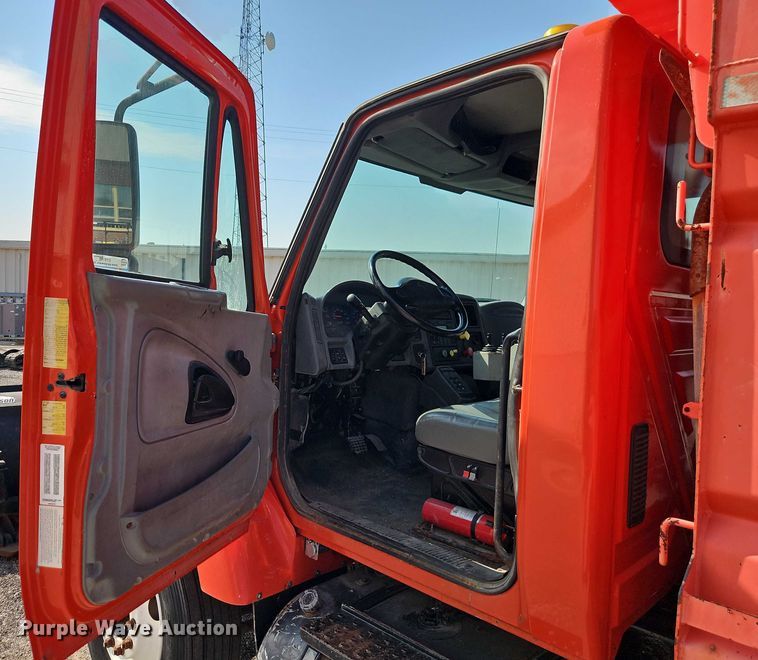 image for item DY8149 2005 International 7400 dump truck