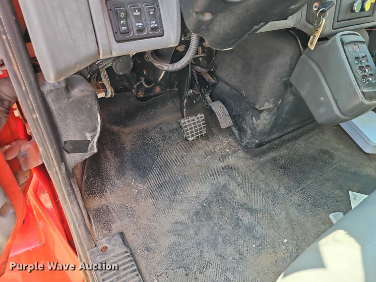 image for item DY8149 2005 International 7400 dump truck