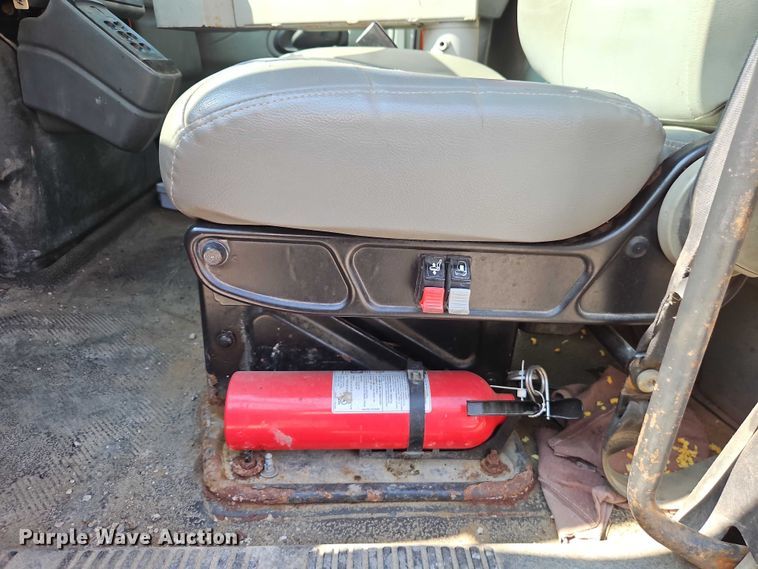 image for item DY8149 2005 International 7400 dump truck