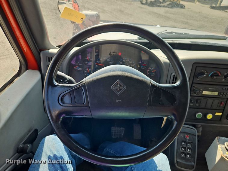 image for item DY8149 2005 International 7400 dump truck