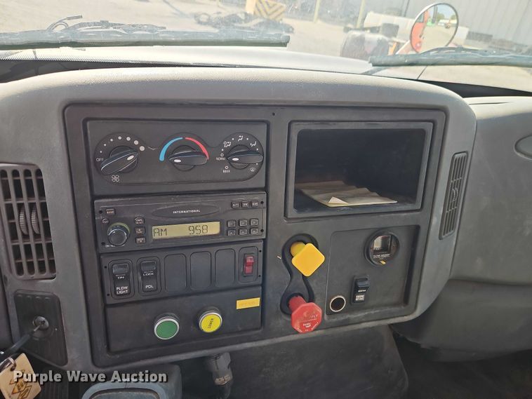 image for item DY8149 2005 International 7400 dump truck