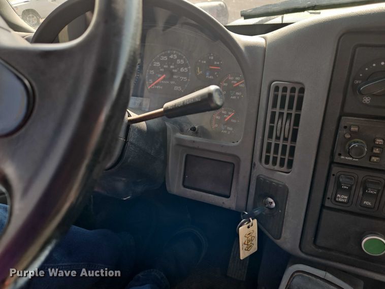 image for item DY8149 2005 International 7400 dump truck