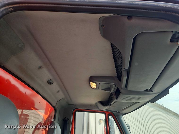 image for item DY8149 2005 International 7400 dump truck