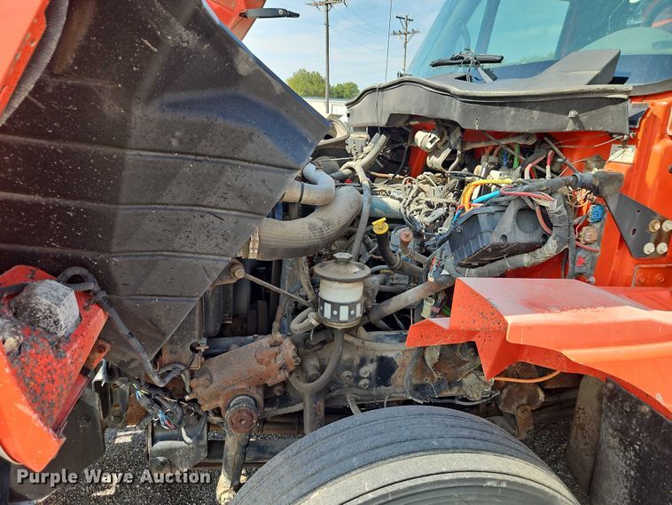 image for item DY8149 2005 International 7400 dump truck