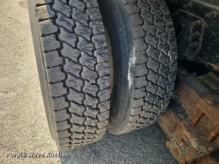 image for item DY8149 2005 International 7400 dump truck