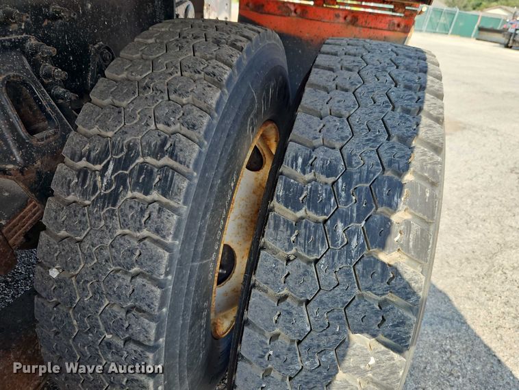 image for item DY8149 2005 International 7400 dump truck