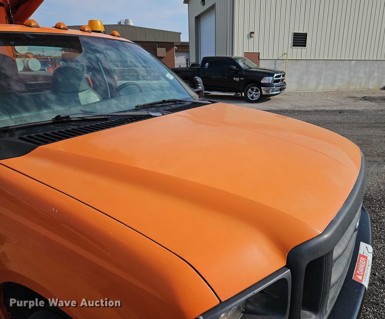 image for item DY8150 2000 Ford F550 bucket truck