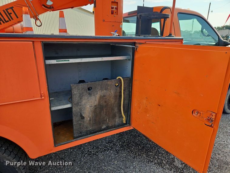 image for item DY8150 2000 Ford F550 bucket truck