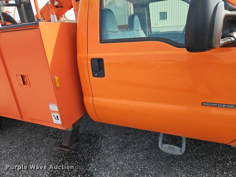 image for item DY8150 2000 Ford F550 bucket truck