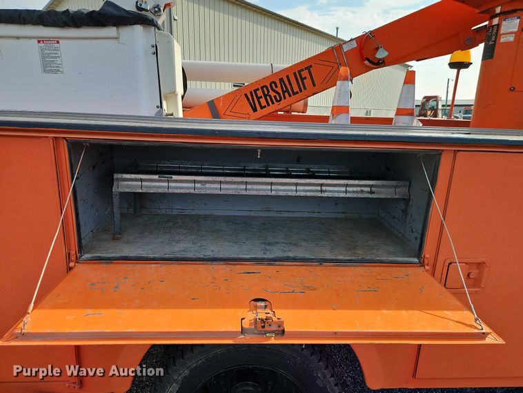 image for item DY8150 2000 Ford F550 bucket truck