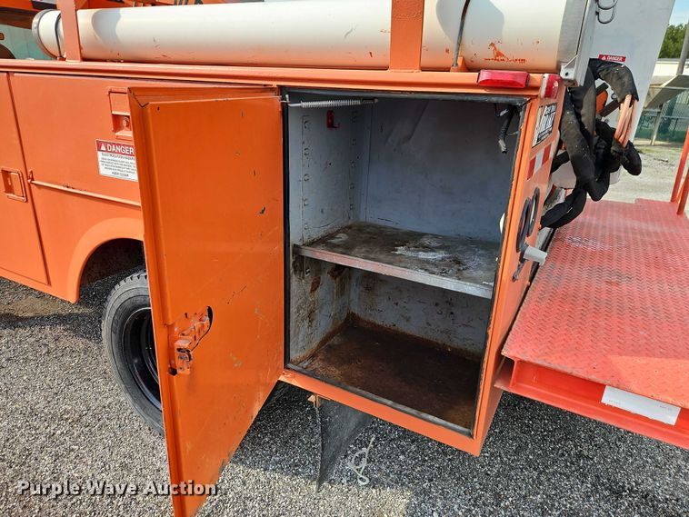 image for item DY8150 2000 Ford F550 bucket truck