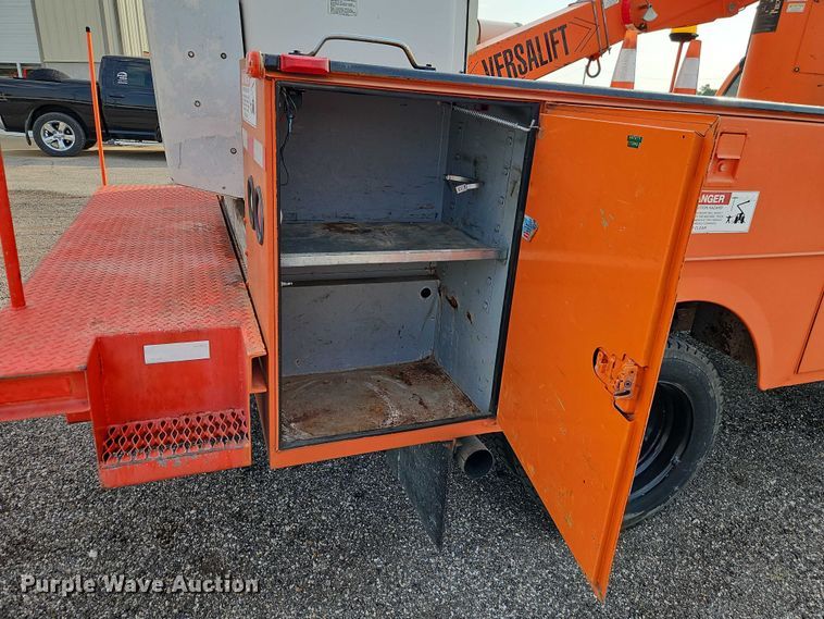 image for item DY8150 2000 Ford F550 bucket truck