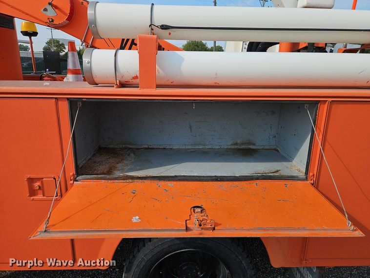 image for item DY8150 2000 Ford F550 bucket truck