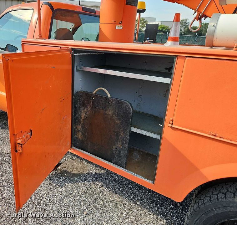 image for item DY8150 2000 Ford F550 bucket truck