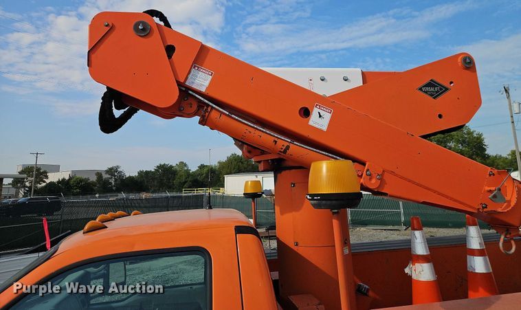 image for item DY8150 2000 Ford F550 bucket truck