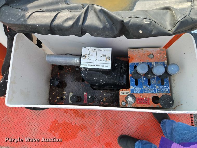 image for item DY8150 2000 Ford F550 bucket truck