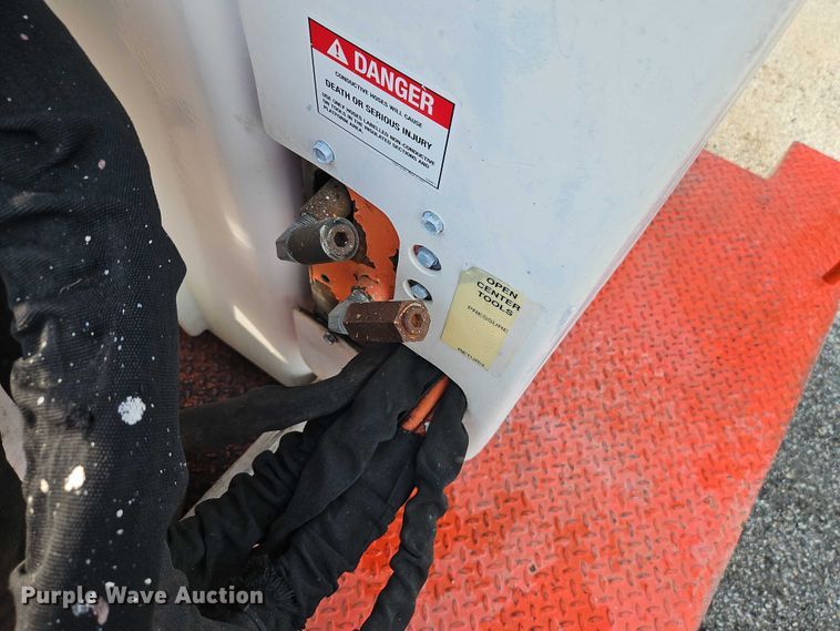 image for item DY8150 2000 Ford F550 bucket truck