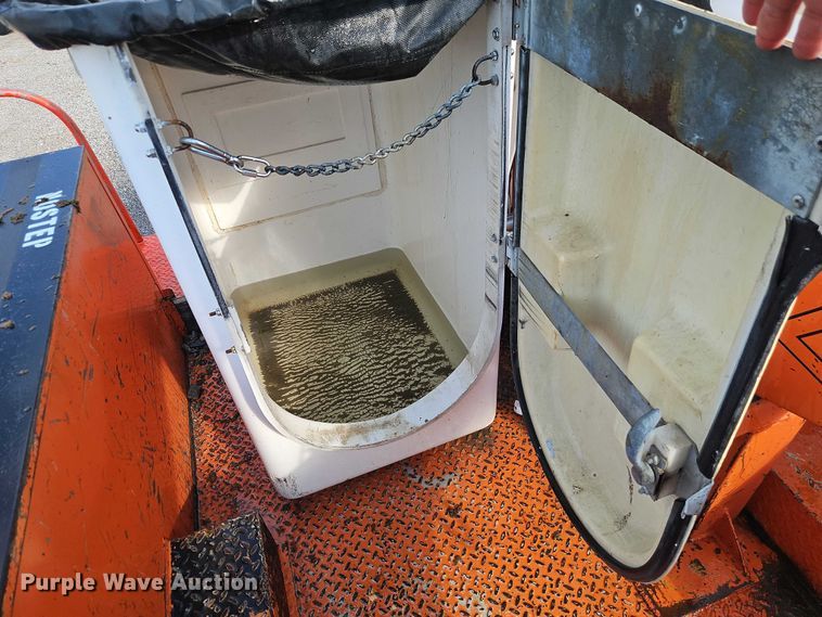 image for item DY8150 2000 Ford F550 bucket truck