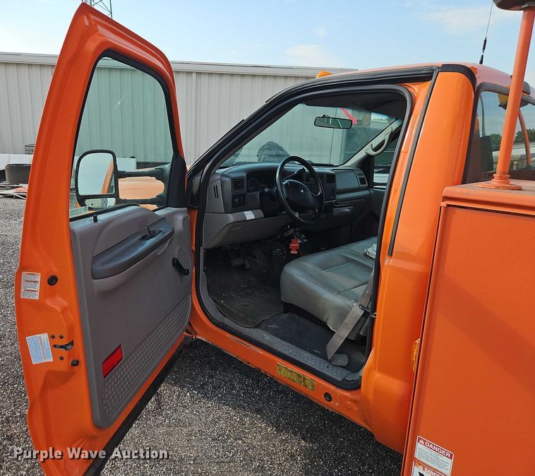 image for item DY8150 2000 Ford F550 bucket truck