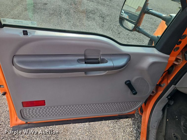 image for item DY8150 2000 Ford F550 bucket truck