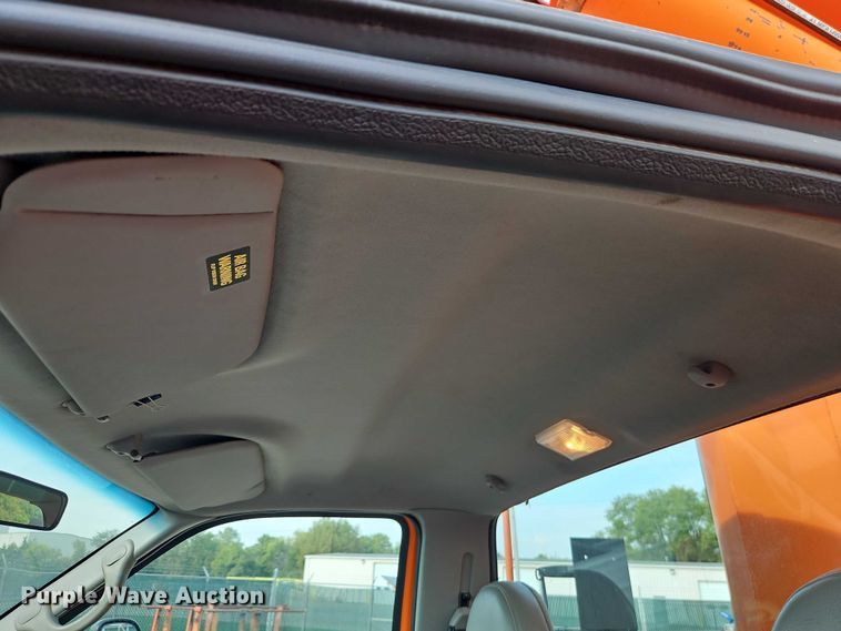 image for item DY8150 2000 Ford F550 bucket truck