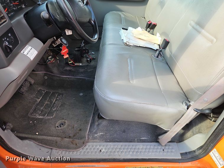 image for item DY8150 2000 Ford F550 bucket truck