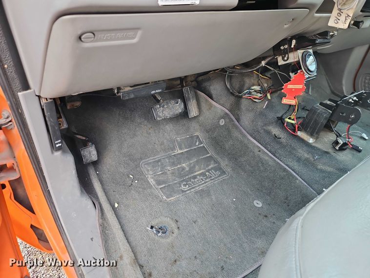 image for item DY8150 2000 Ford F550 bucket truck