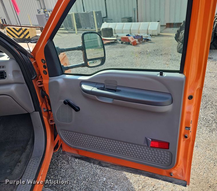 image for item DY8150 2000 Ford F550 bucket truck