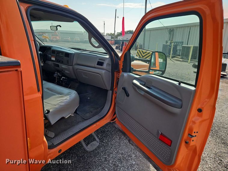 image for item DY8150 2000 Ford F550 bucket truck