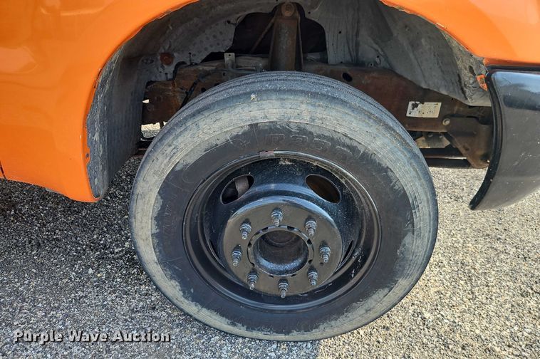 image for item DY8150 2000 Ford F550 bucket truck