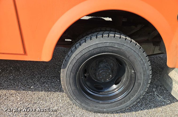 image for item DY8150 2000 Ford F550 bucket truck