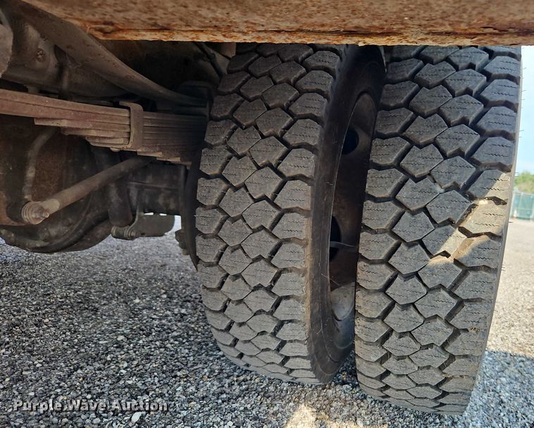 image for item DY8150 2000 Ford F550 bucket truck