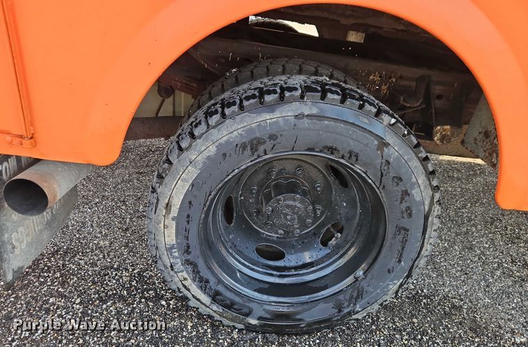 image for item DY8150 2000 Ford F550 bucket truck