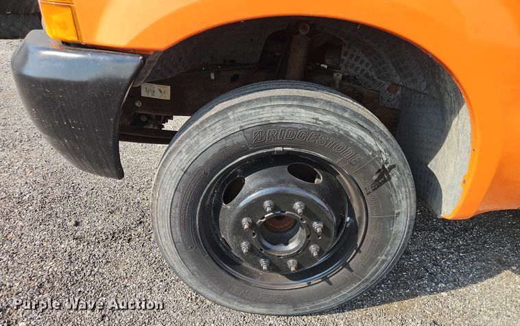 image for item DY8150 2000 Ford F550 bucket truck