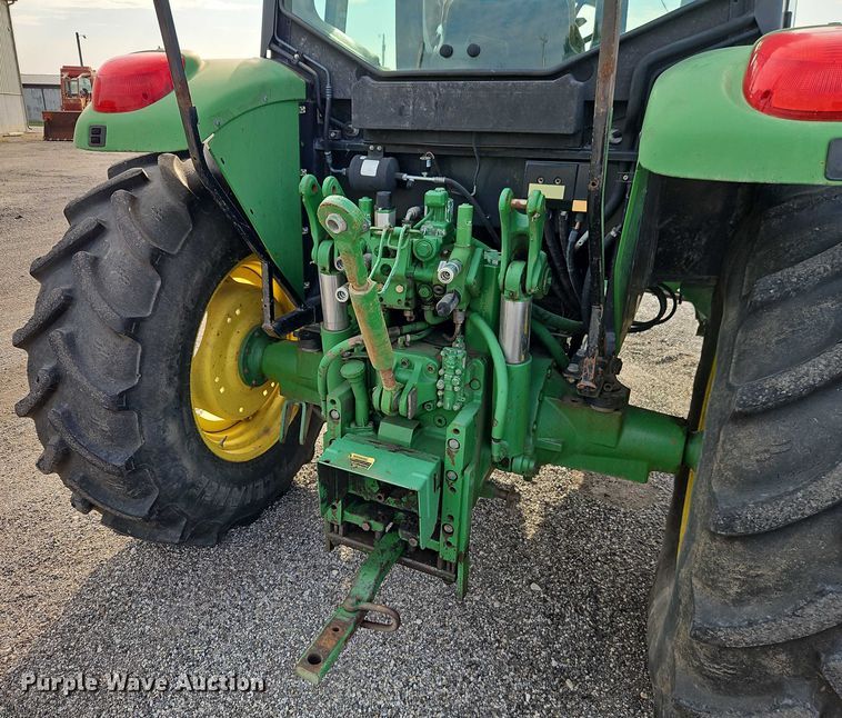 image for item DY8153 2007 John Deere 6415 tractor