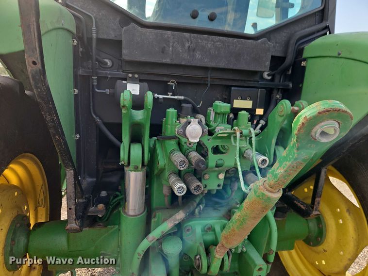 image for item DY8153 2007 John Deere 6415 tractor
