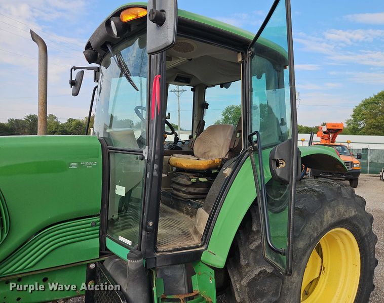 image for item DY8153 2007 John Deere 6415 tractor