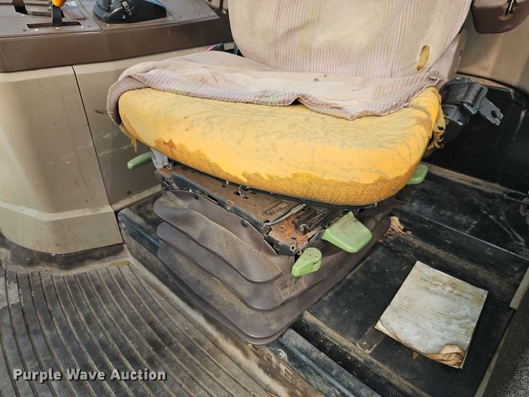 image for item DY8153 2007 John Deere 6415 tractor