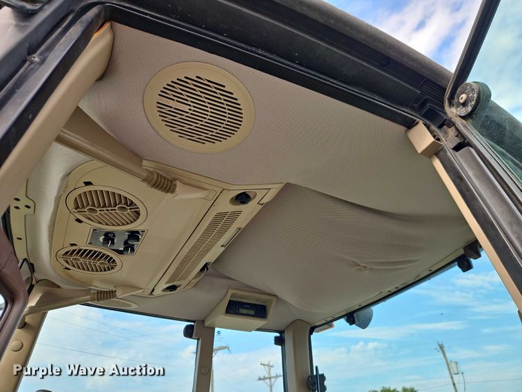 image for item DY8153 2007 John Deere 6415 tractor