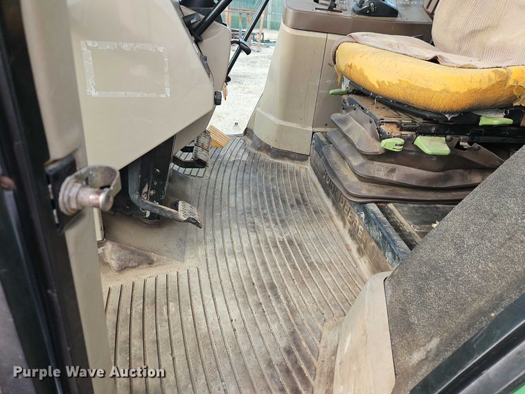 image for item DY8153 2007 John Deere 6415 tractor