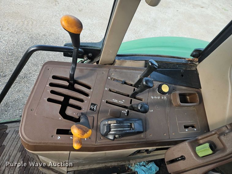 image for item DY8153 2007 John Deere 6415 tractor