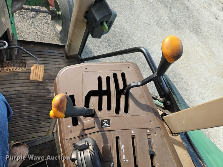 image for item DY8153 2007 John Deere 6415 tractor